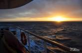Nosso maravilhoso pôr-do-sol atravessando a temida Drake Passage